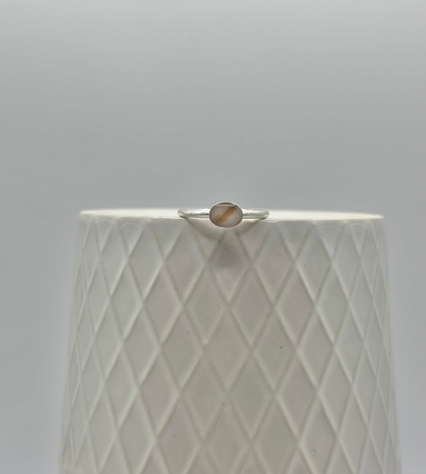 The horizontal oval ring